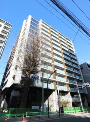 【新宿区荒木町のマンションの建物外観】