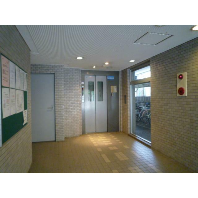 【墨田区八広のマンションのエントランス】