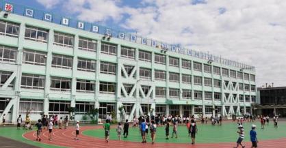 【墨田区八広のマンションの小学校】