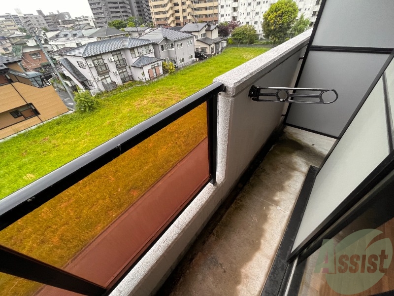 バルコニー　バルコニーは幅があり、広い印象を受けました。