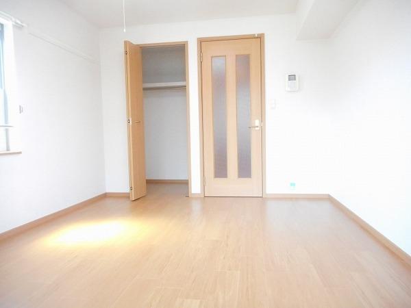 居室・リビング　フローリング！