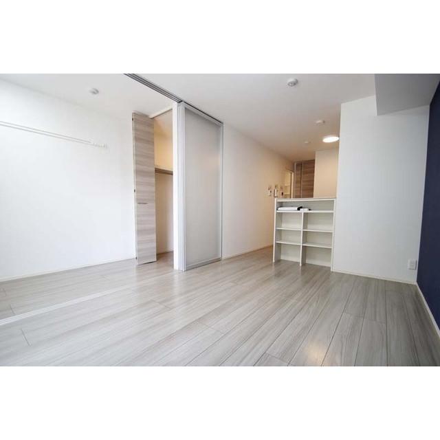 居室・リビング　※色合いが異なる場合あり