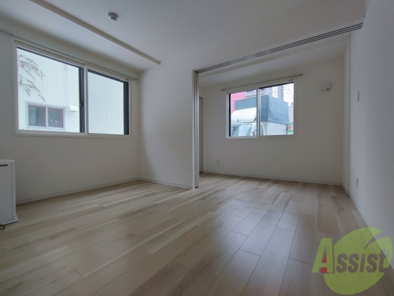 居室・リビング　広々としたリビングですね。使い勝手がよさそうですね！