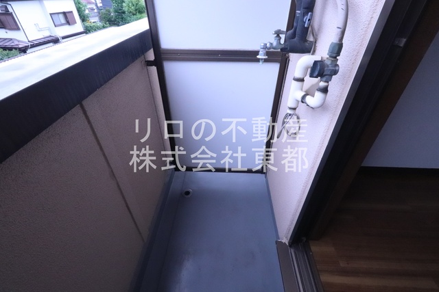 バルコニー　バルコニーがあるので洗濯物を太陽の下で干すことができます♪