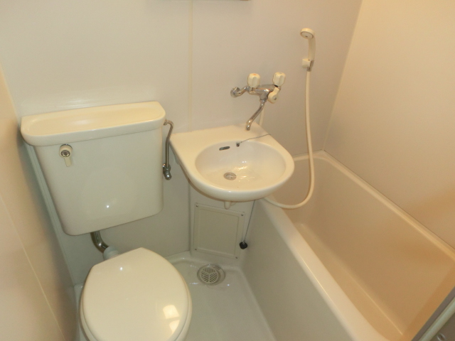 トイレ　※別のお部屋の写真の為、現況を優先とさせて頂きます。