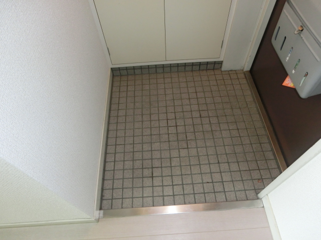 玄関　※別のお部屋の写真の為、現況を優先とさせて頂きます。