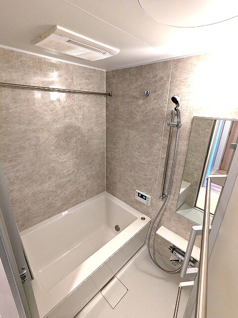 バス・シャワールーム　追焚オートバス、浴室換気乾燥機、スライドバー付シャワー水栓