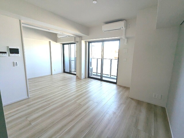 居室・リビング　エアコン付 フロアにより室内カラーバリエーションが異なります