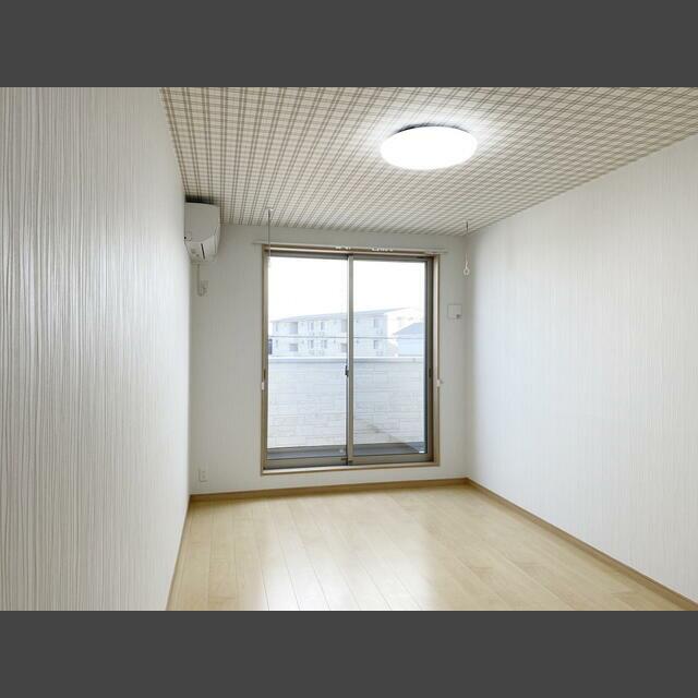 エムズ・ルキオラ_内装_0