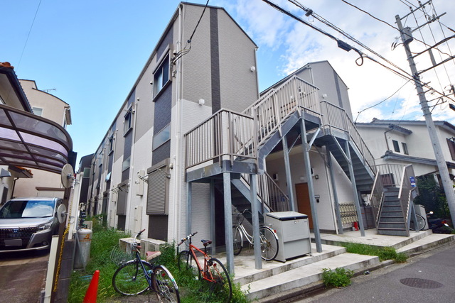 建物外観　～青い空、白い雲～