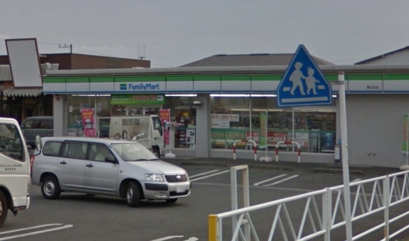 コンビニ　ファミリーマート（コンビニ）まで243m