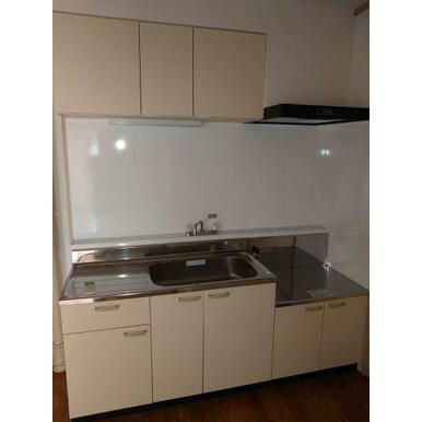 キッチン　※反転した別の部屋の内装となっております。参考までにどうぞ。