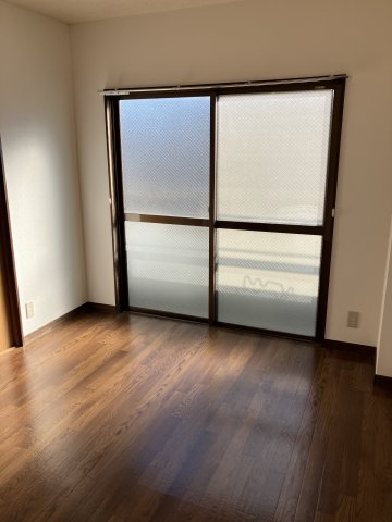 居室・リビング　洋室・6.0帖　南向き・日当たり良好です！