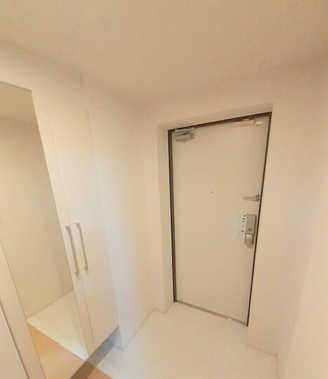 玄関　リズルーム（Riz Room)