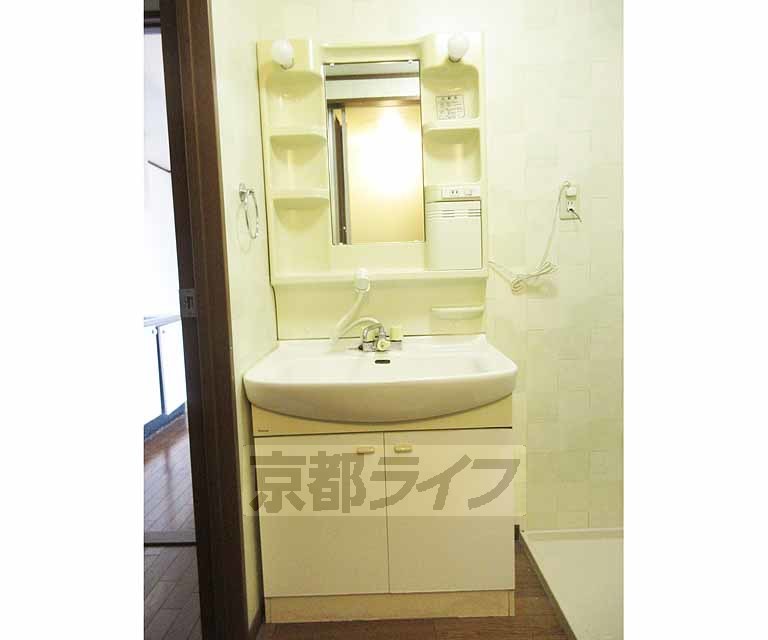 洗面設備　使い勝手のいい洗面台です・