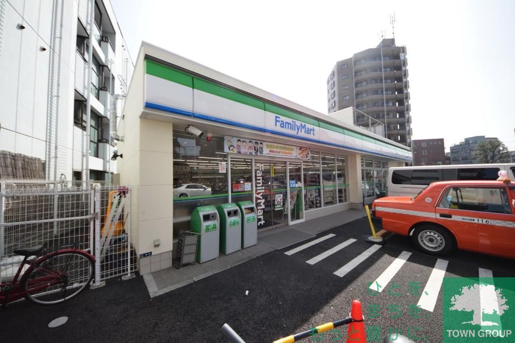 コンビニ　ファミリーマート（コンビニ）まで370m