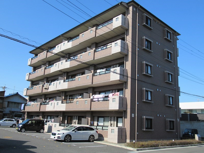 建物外観　穂積駅徒歩３分、オートロック付きのマンションタイプ