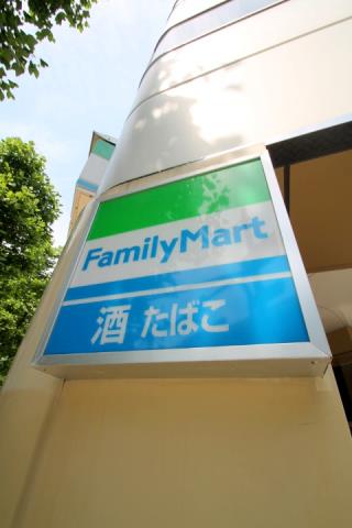 コンビニ　ファミリーマート（コンビニ）まで236m