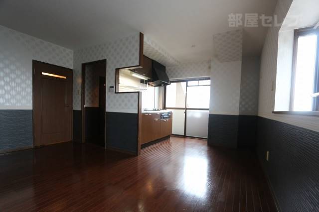 居室・リビング　４０１号室の写真