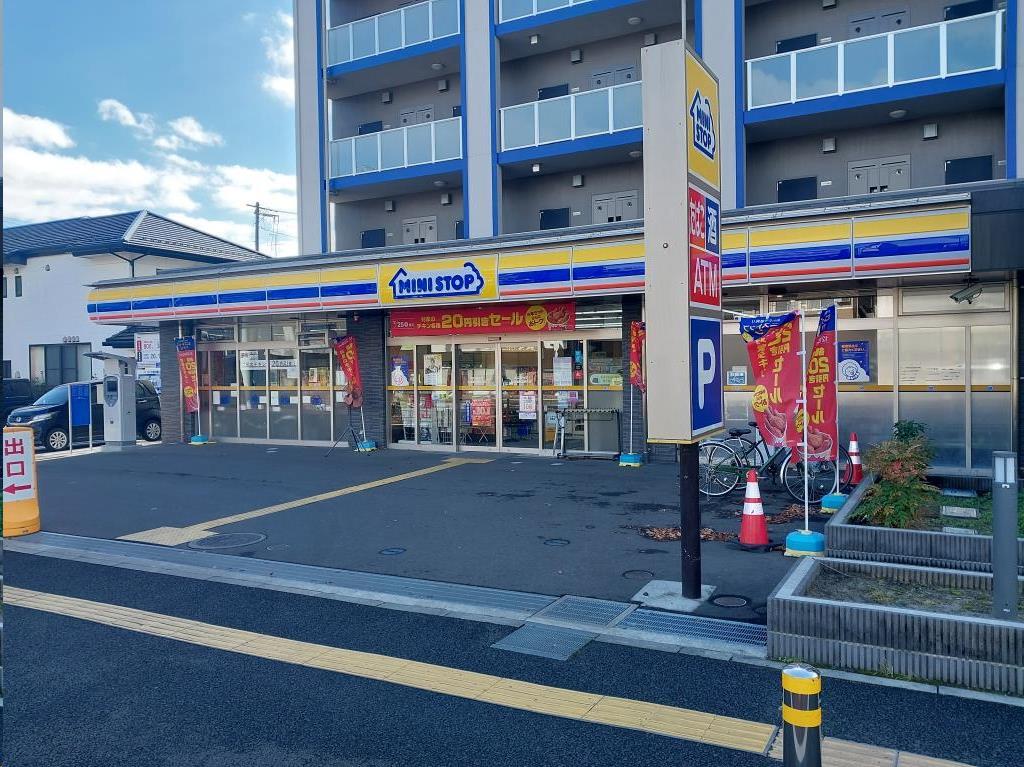 コンビニ　ミニストップ仙台薬師堂駅前店（コンビニ）まで605m