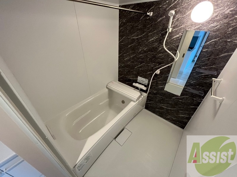 バス・シャワールーム　お風呂になります。一日の疲れを癒してくださいね。