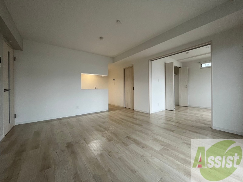 居室・リビング　広くてきれいなリビングです！快適に過ごせそうですね。