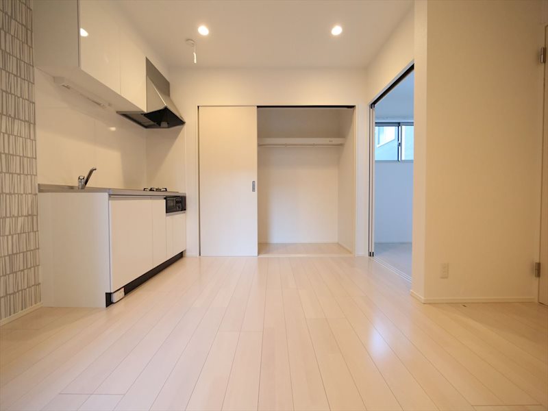 その他　ＬＤＫ8.6帖　洋室3.7帖と繋げても仕切っても使えます