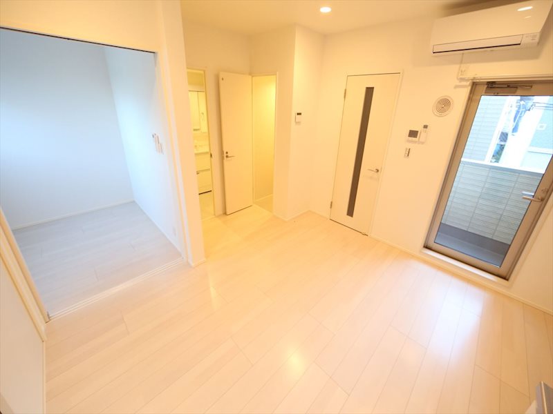 バルコニー　ＬＤＫ8.6帖　洋室3.7帖と繋げても仕切っても使えます