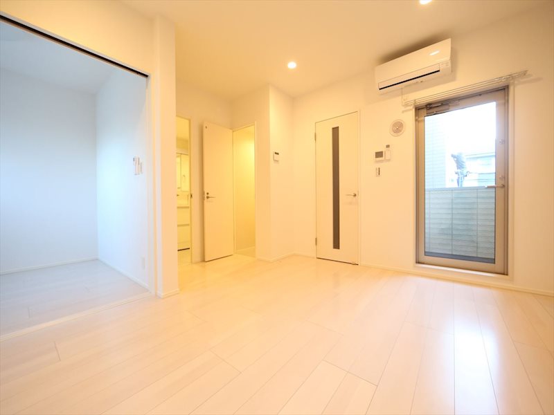 居室・リビング　ＬＤＫ8.6帖　洋室3.7帖と繋げても仕切っても使えます