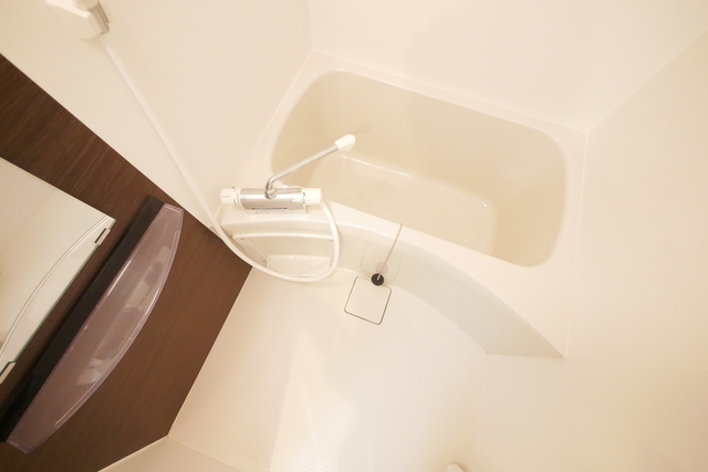 バス・シャワールーム　★奥行きのある浴槽です★