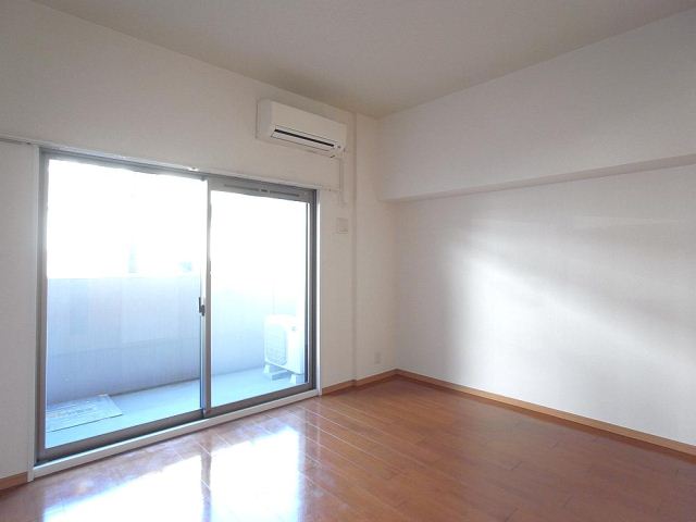 居室・リビング　７．２帖の洋室です！