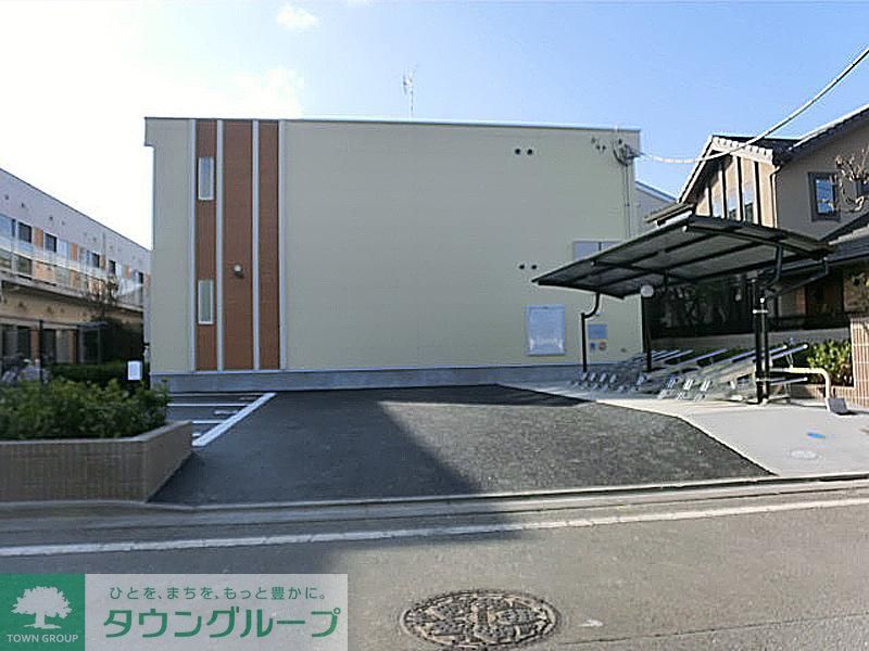 建物外観　駐車場