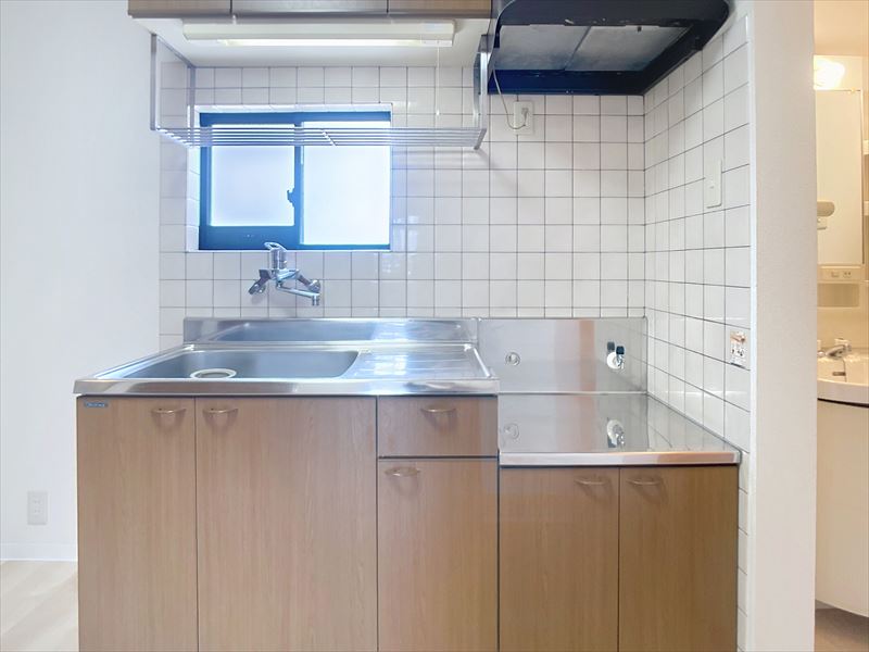 キッチン　※内観写真は別号室のものです。