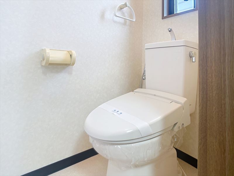 トイレ　※内観写真は別号室のものです。