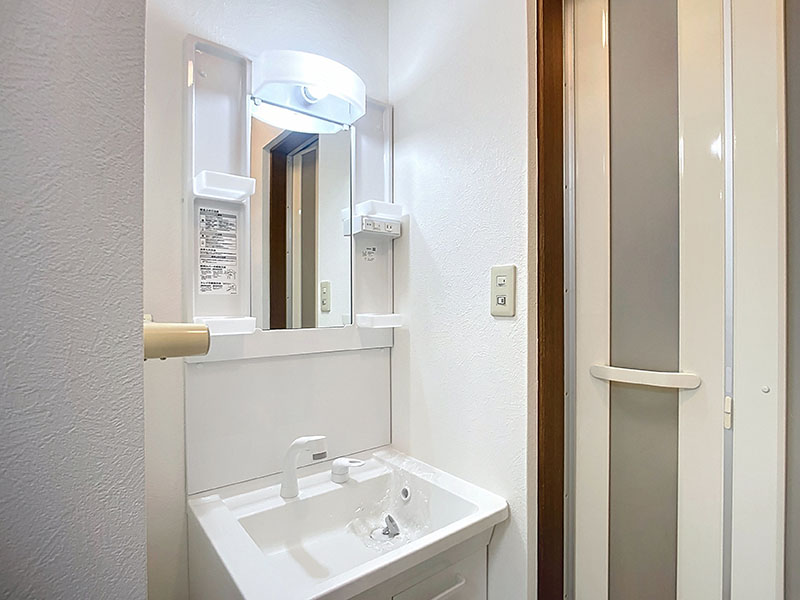 洗面設備　※内観写真は別号室のものです。