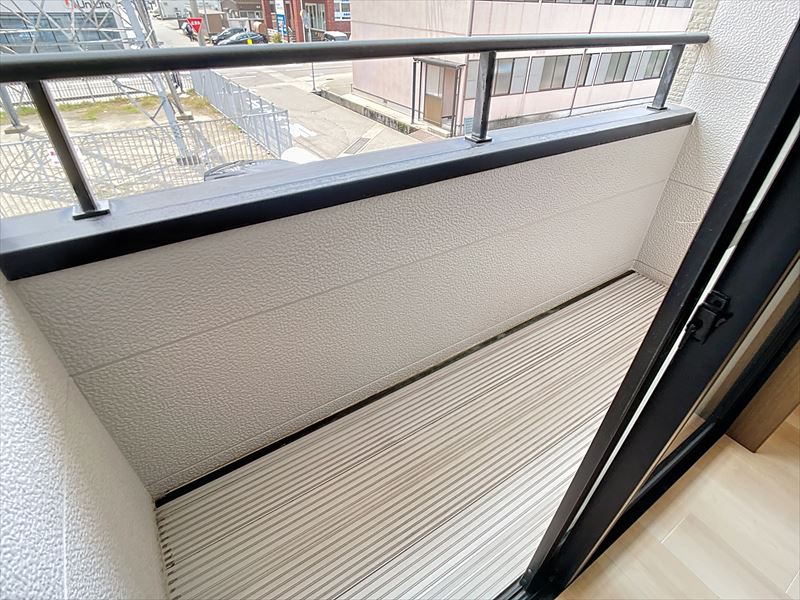 バルコニー　※内観写真は別号室のものです。