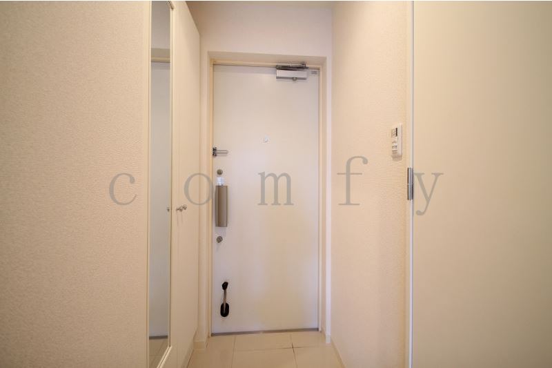 玄関　姿見鏡付き