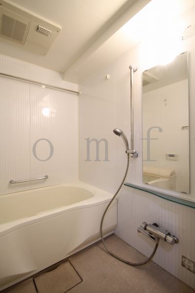 バス・シャワールーム　追焚き・浴室乾燥機付きバス