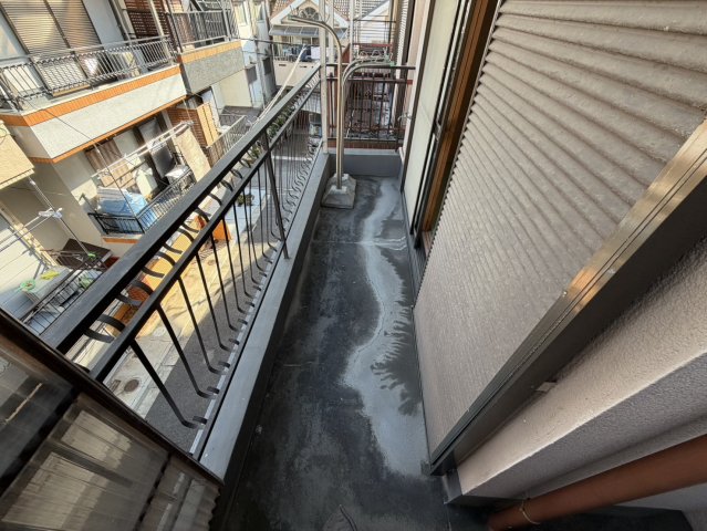 バルコニー　バルコニーからの眺めを楽しみながら食事をしませんか