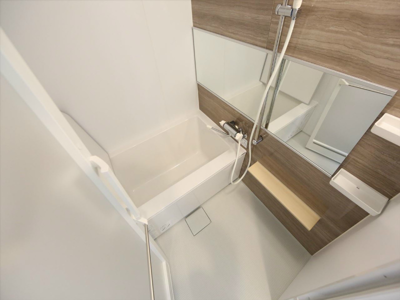 バス・シャワールーム　浴室暖房乾燥機付　追い焚き付お風呂　窓付（換気良好）