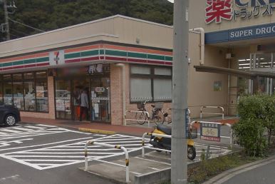 コンビニ　セブンイレブン 鎌倉津西店（コンビニ）まで614m