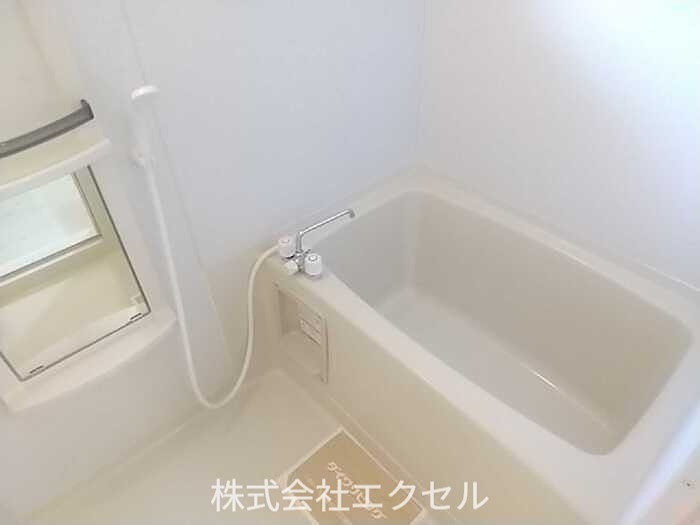 バス・シャワールーム　清潔感のある浴室です。