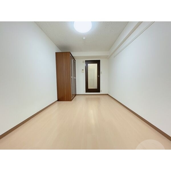 居室・リビング　約７帖の洋室です