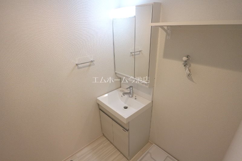 洗面設備　独立洗面台（シャンプードレッサー付）