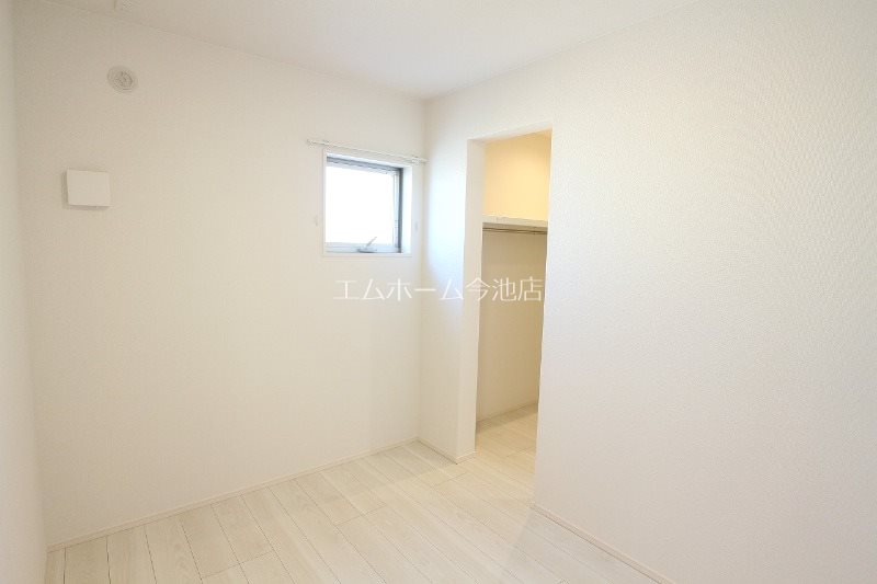 その他部屋・スペース　洋室4.0帖　換気良好　収納スペース充実