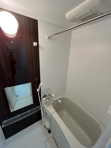 バス・シャワールーム　浴室乾燥機能付き※同シリーズの写真になります