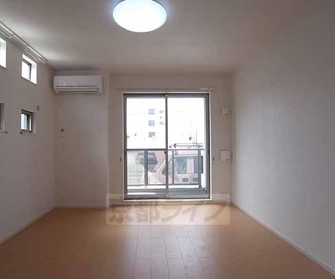 居室・リビング　西窓の明るい洋室です。