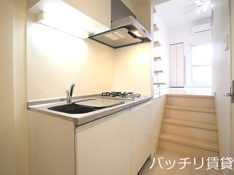 キッチン　別号室タイプの為、現状を優先致します。