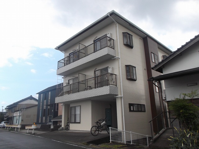 建物外観　現況が相違する場合は現況を優先致します。