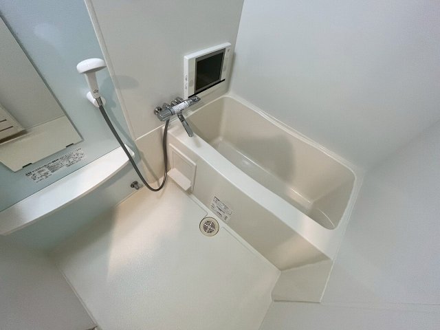 バス・シャワールーム　コンパクトで使いやすいお風呂です